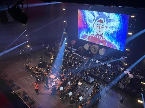 Robin Rongy avec le SINFONIA POP ORCHESTRA lors d'un concert pour la tournée "DRAGON BALL IN CONCERT"